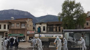 Antakya Belediyesi Şehir Genelinde Bulunan Tüm Ana Caddeleri Yıkayarak Dezenfekte Ediyor