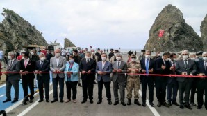 Çevlik-Arsuz sahil yolu coşkulu bir törenle açıldı
