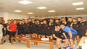 Hatayspor futbolcuları Yasin Güreler’in doğum gününü kutladı