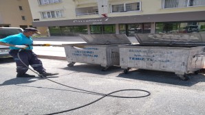 Antakya Belediyesi Konteynerleri dezenfekte etmeye devam ediyor