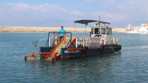 Hatay Büyükşehir Belediyesi Deniz ve Sahil temizliği çalışmalarını sürdürüyor