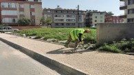 Antakya Belediyesi, asfalt çalışmaları tamamlanan sokakların kaldırımlarını yapıyor