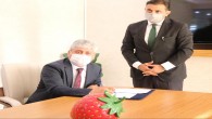 Vali Rahmi Doğan, DOĞAKA ile Yayladağı Çilek İşleme Tesisi Protokolü İmzaladı