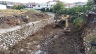 Hatay Büyükşehir Belediyesi Dere yataklarını temizlemeye devam ediyor