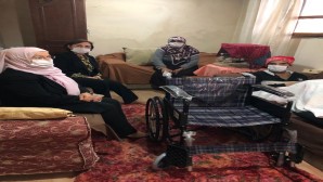 Başkan Yılmaz’ın talimatları ile hasta vatandaşa tekerlekli sandalyesi teslim aldı