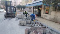 Antakya Belediyesi, asfalt çalışmaları tamamlanan sokaklarda kaldırımları yeniliyor