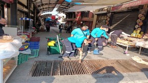 Antakya Belediyesi Çarşı bölgesindeki  mazgallarda bakım ve temizlik çalışması gerçekleştirdi