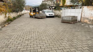 Hatay Büyükşehir Belediyesi parke  çalışmalarını Erzin ilçesinde sürdürdü