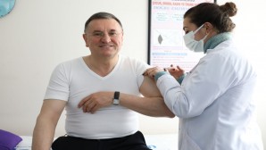 Korona Virüs aşısını yaptıran Başkan Savaş: Sırası gelen herkes aşı olsun