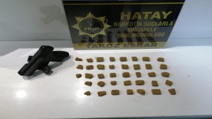 Antakya Şirince Mahallesinde 71 gram esrar ile bir tabanca yakalandı