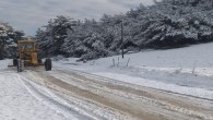 Hatay Büyükşehir Belediyesi kardan kapanan yolları açtı