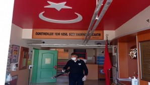 Antakya Belediyesi, 15 Şubat’ta açılacak okulları dezenfekte ediyor