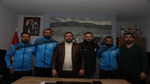 Antakya Belediyespor futbolcuları ile imzalar atıldı