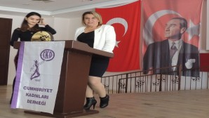 Cumhuriyet Kadınları, Filiz Akın’la yola devam!
