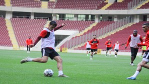 Atakaş Hatayspor Galatasaray maçı hazırlıklarını yeni statta sürdürüyor