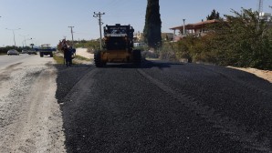 Antakya Belediyesi altyapı çalışmaları tamamlanan yolları asfaltlamaya devam ediyor