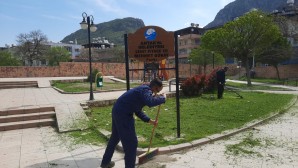 Antakya Belediyesinden Park Bahçe ve yeşil alanlarda  bakım ve onarım çalışmalarına devam