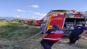 Hatay Büyükşehir Belediyesi itfaiyesi Hüseyin mahallesindeki yangına anında müdahale etti