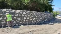 Hatay Büyükşehir Belediyesi taş duvar örme çalışmalarına devam ediyor