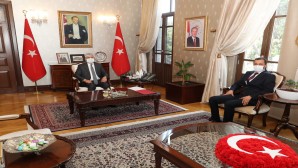 Vali Rahmi Doğan Yayladağı Belediye Baş kanı Mehmet Yalçın’ı kabul etti