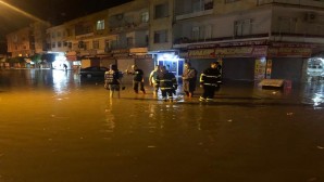İskenderun’daki şiddetli yağmur Hatay Büyükşehir Belediyesi ekiplerini teyakkuza geçirdi