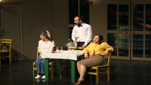 Hatay Büyükşehir Belediyesi Şehir Tiyatrosu Adana Seyhan’da büyük alkış aldı