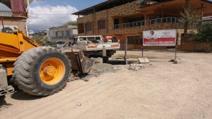 Samandağ Belediyesi ekipleri asfalt çalışmalarına başladı