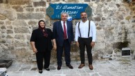 Ünlü şarkıcı Turgay Başyayla’dan Başkan İzzetin Yılmaz’a ziyaret