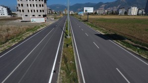 Arsuz Karaağaç Uğur Mumcu caddesinde açılan yeni yolun  asfalt çalışması tamamlandı