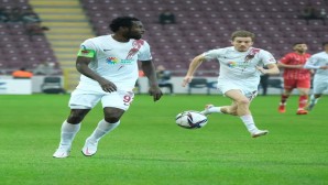 Atakaş Hatayspor  Antalyaspor’u 3-1 yenerek zirvedeki yerini korudu