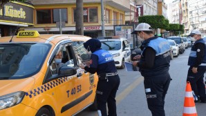 Hatay Büyükşehir Belediye Zabıtası Taksi denetimlerini İskenderun’da sürdürdü