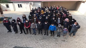 Jandarma Antakya Bohşin ve Apaydın’da saklanan 228 göçmeni  organizatörleriyle birlikte yakaladı