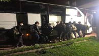 Antakya Demirköprü’de Servis aracıyla Türkiye giriş yapan 52 yabancı yakalandı