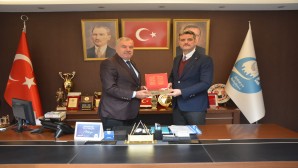 Hatay İl Milli Eğitim Müdürü Mesut Çerko, Antakya Belediye Başkanı İzzetin Yılmaz’ı ziyaret etti