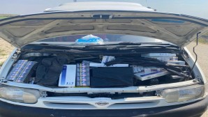 Reyhanlı yolunda durdurulan bir araçta 800 paket kaçak sigara yakalandı