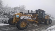 Antakya Belediyesi ekipleri, kardan etkilenen mahallelerdeki yollarda açma çalışmaları gerçekleştirdi