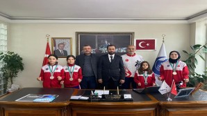 Yayladağ’lı Sporcular Başkan Yalçın’la başarılarını paylaştı