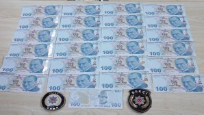Defne ilçesinde uygulama yapan Polis iki kişinin üzerinde 25 adet sahte 100’lük banknot yakaladı