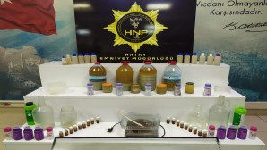 Antakya’da uyuşturucuya  dönüştürülmek istenen 22.7 kilogram sıvı metamfetamin yakalandı