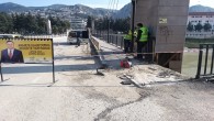 Hatay Büyükşehir Belediyesi’nden Yaya ve Araç güvenliği için korkuluk montajı