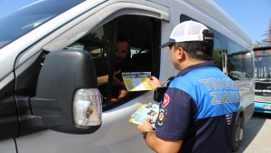 Hatay Büyükşehir Belediyesi  Trafik Zabıtası Şoförlere broşür dağıtarak uyardı!