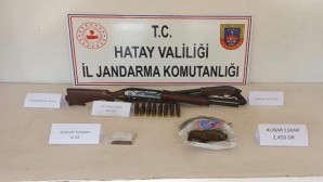 Dörtyol’da Jandarma içime hazır 2450 gram Kubar Esrar ile 2 adet ruhsatsız Av tüfeği yakaladı