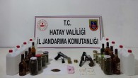 Jandarma Dörtyol Yeşilköy’de Kubar Esrar, Alkol, Ruhsatsız bir Tabanca ve bir Av tüfeği yakaladı