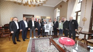 Hatay Valisi Rahmi  Doğan, Beşiktaş Spor Kulübünü Kabul Etti