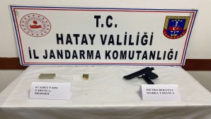 Antakya Güzelburç’ta Jandarma  bir evde Ruhsatsız tabanca yakaladı