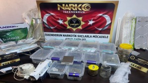 İskenderun’da İki uyuşturucu satıcısı çeşitli uyuşturucu maddeleriyle yakalandı