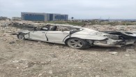 Deprem’de hasar görmüş araçlardan parça sökmek isteyen iki kişi yakalandı