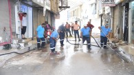 Antakya Belediyesi ekipleri  yağmur sonrasında Uzun Çarşıyı temizledi!