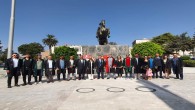 Hatay Barosu’ndan Atatürk anıtına çelenk