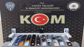 Antakya Haraparası’nda gümrük akaçağı 74 telefon yakalandı